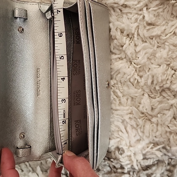 Michael Kors wallet with shoulder strap - Picture 11 of 11